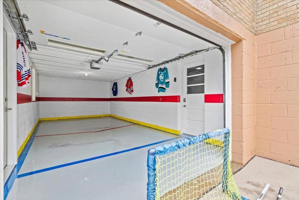 Сasa de vacaciones Stylish And Bright 4 Bedroom Home, Amazing Yard With Firepit, Game Pittsburgh