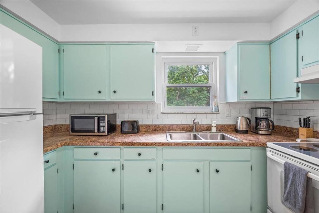 Сasa de vacaciones Stylish And Bright 4 Bedroom Home, Amazing Yard With Firepit, Game *